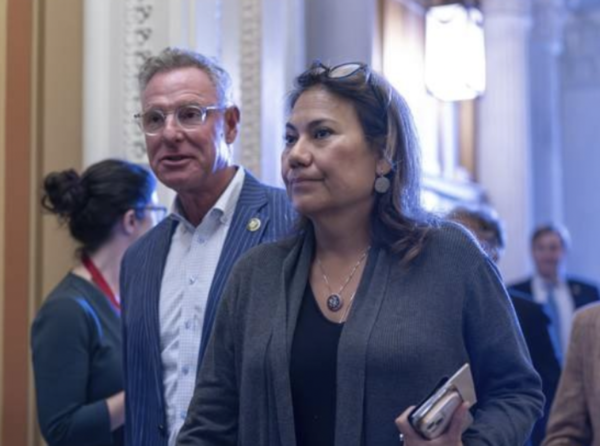 Con Los Dedos en la Puerta